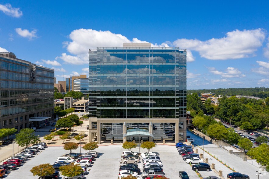 5673 Peachtree Dunwoody Rd NE, Atlanta, GA à louer - Photo de l’immeuble – Image 3 sur 17