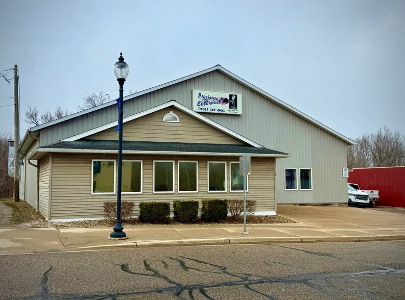 207 N Main St, Olivet, MI à vendre - Photo de l’immeuble – Image 2 sur 17