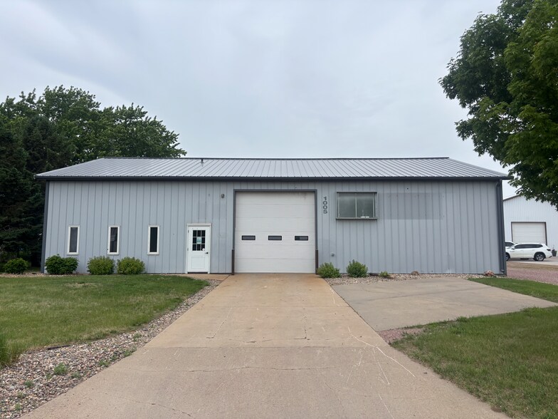 1005 N 9th Ave, Brandon, SD à louer - Photo de l’immeuble – Image 2 sur 11