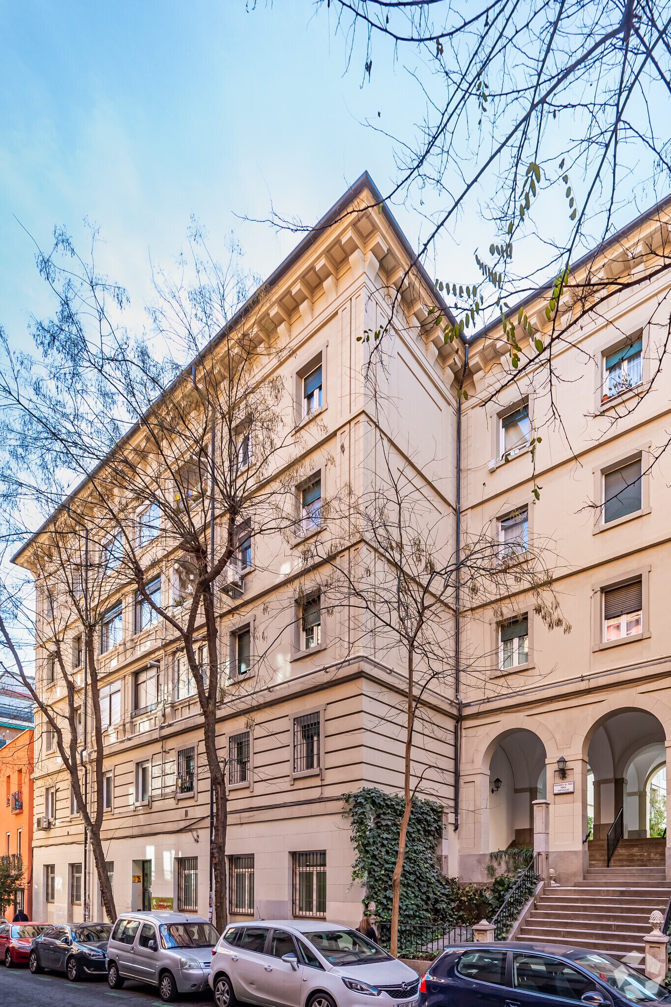 Immeuble residentiel dans Madrid, Madrid à vendre Photo de l’immeuble– Image 1 sur 5