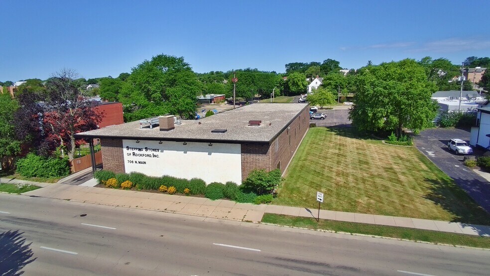 706 N Main St, Rockford, IL à louer - Photo de l’immeuble – Image 2 sur 3