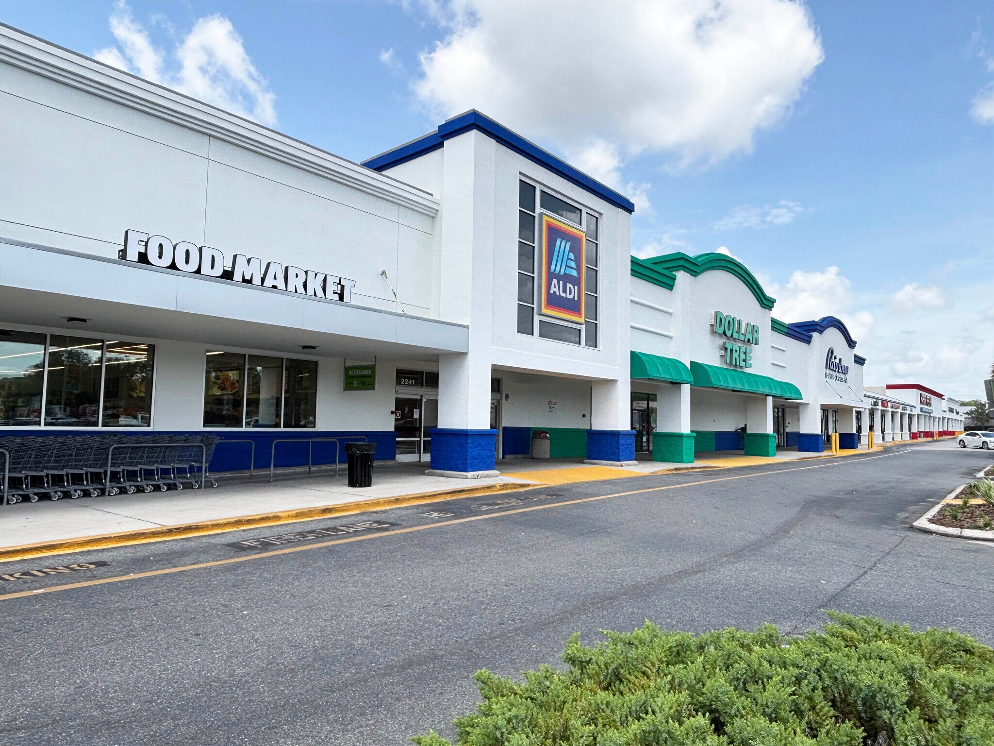 2219-2259 Citrus Blvd, Leesburg, FL à louer Photo de l’immeuble– Image 1 sur 13
