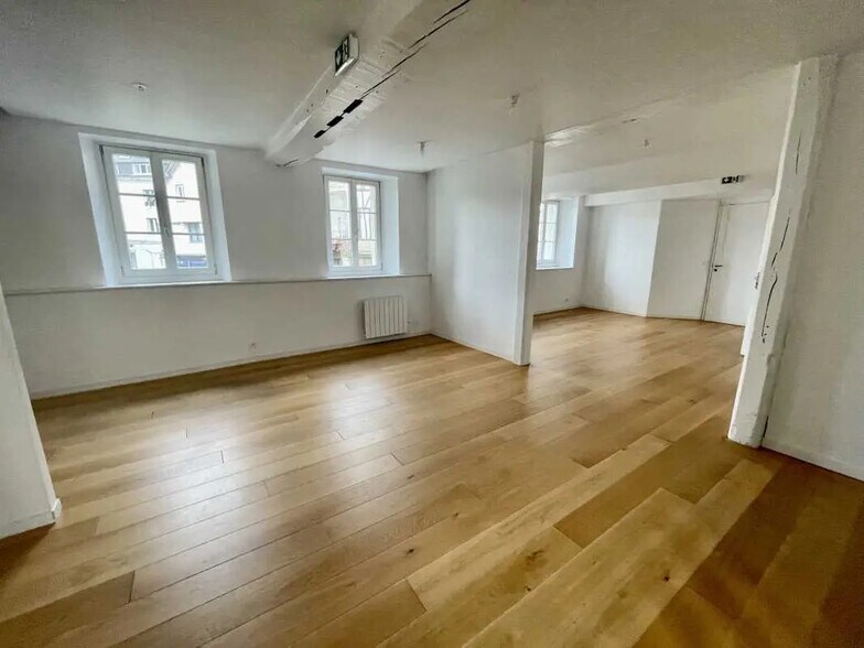 Bureau dans Rouen à louer - Photo de l’immeuble – Image 1 sur 4