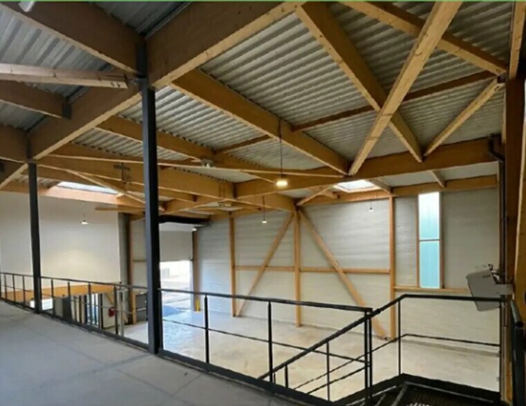 Local d’activités dans Chanteloup-en-Brie à louer - Photo intérieure – Image 1 sur 2