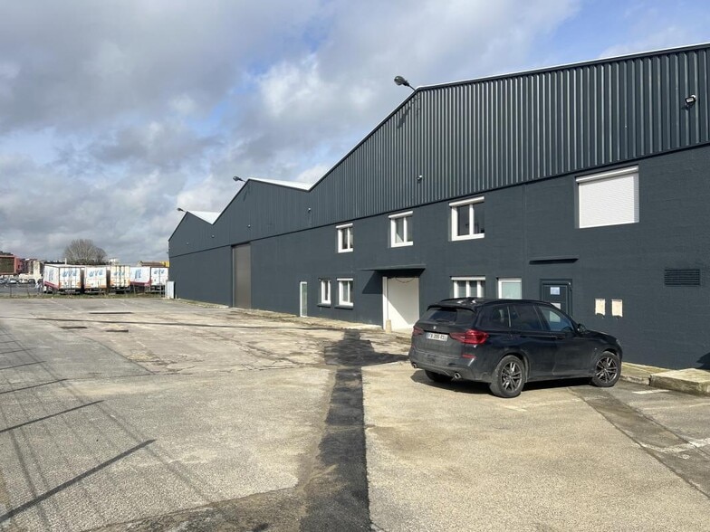 3 Rue Du Stade Sauvanet, Le Mesnil-Amelot à louer - Photo de l’immeuble – Image 2 sur 10