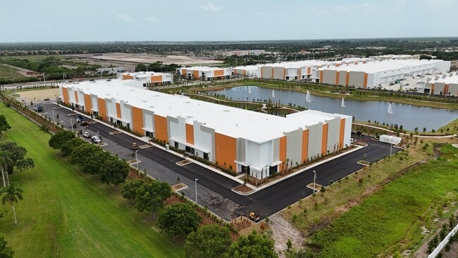 Plus de détails pour 8289 Boynton Beach Blvd, Boynton Beach, FL - Industriel/Logistique à louer