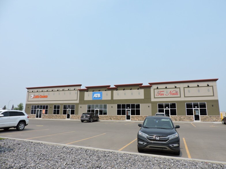 6037 Parkwood Rd, Blackfalds, AB à louer - Photo de l’immeuble – Image 3 sur 5