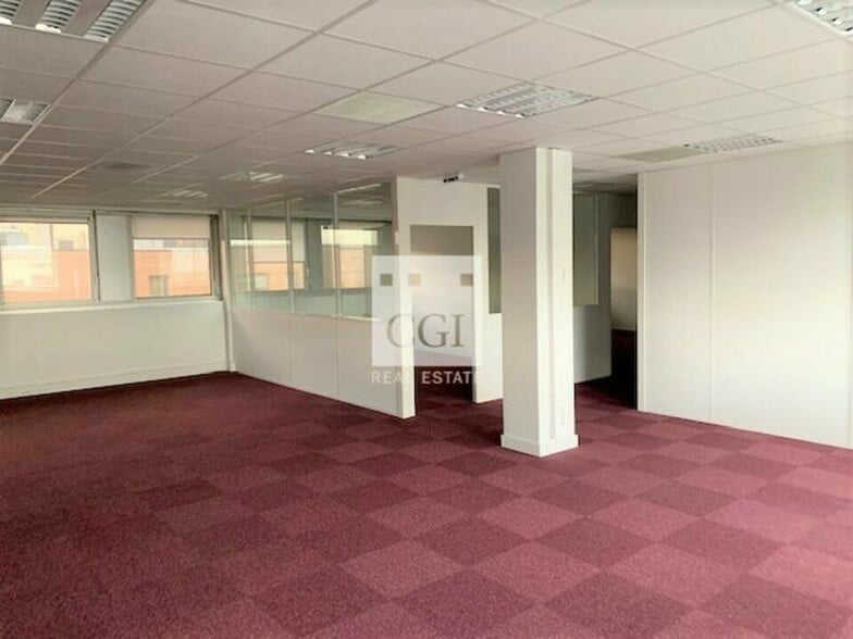 7 Rue Maryse Bastié, Bron à louer - Photo intérieure – Image 3 sur 4