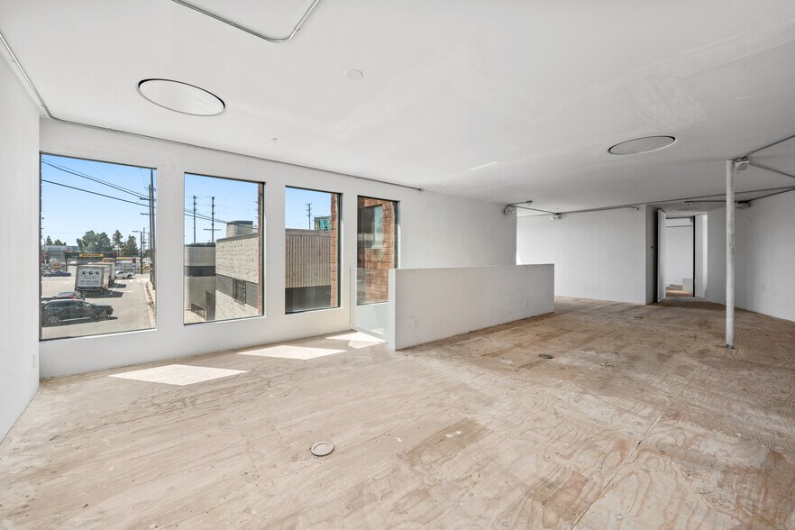 1509 Mateo St, Los Angeles, CA à vendre - Photo de l’immeuble – Image 3 sur 31