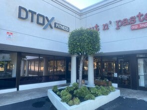 19458 Ventura Blvd, Tarzana, CA à louer Photo intérieure– Image 1 sur 4