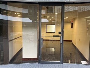 950 Lee St, Des Plaines, IL à louer Photo de l’immeuble– Image 2 sur 7