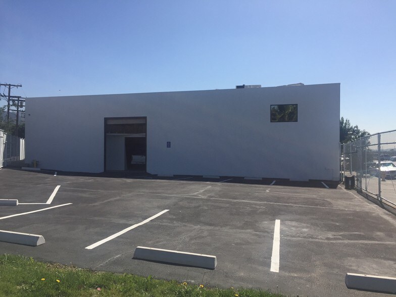 7848 San Fernando Rd, Sun Valley, CA à louer - Photo de l’immeuble – Image 2 sur 6