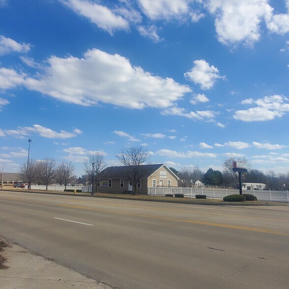 801 Douglas, Mishawaka, IN à louer - Photo de l’immeuble – Image 2 sur 5
