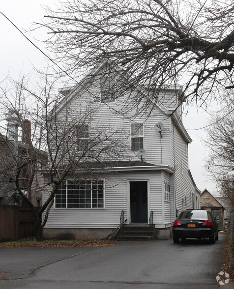 Multifamily Portfolio Kingston portefeuille de 4 biens à vendre sur LoopNet.fr - Photo principale – Image 1 sur 3