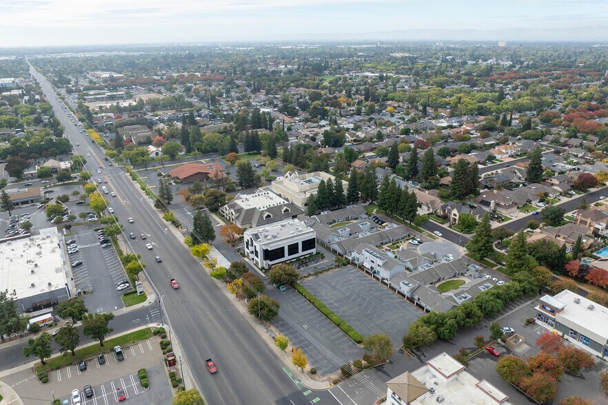 1501 Oakdale Rd, Modesto, CA à louer - Photo de l’immeuble – Image 3 sur 20