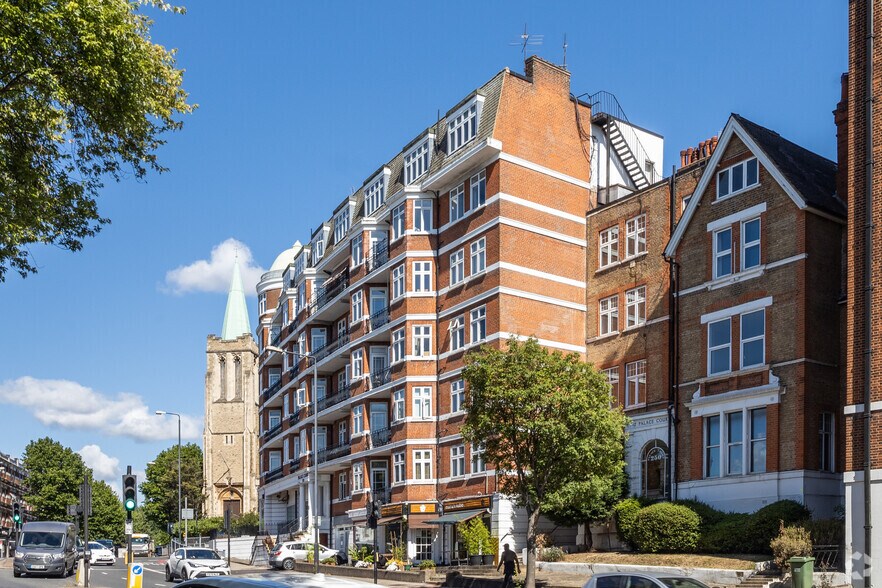 250 Finchley Rd, Londres à louer - Photo de l’immeuble – Image 3 sur 3