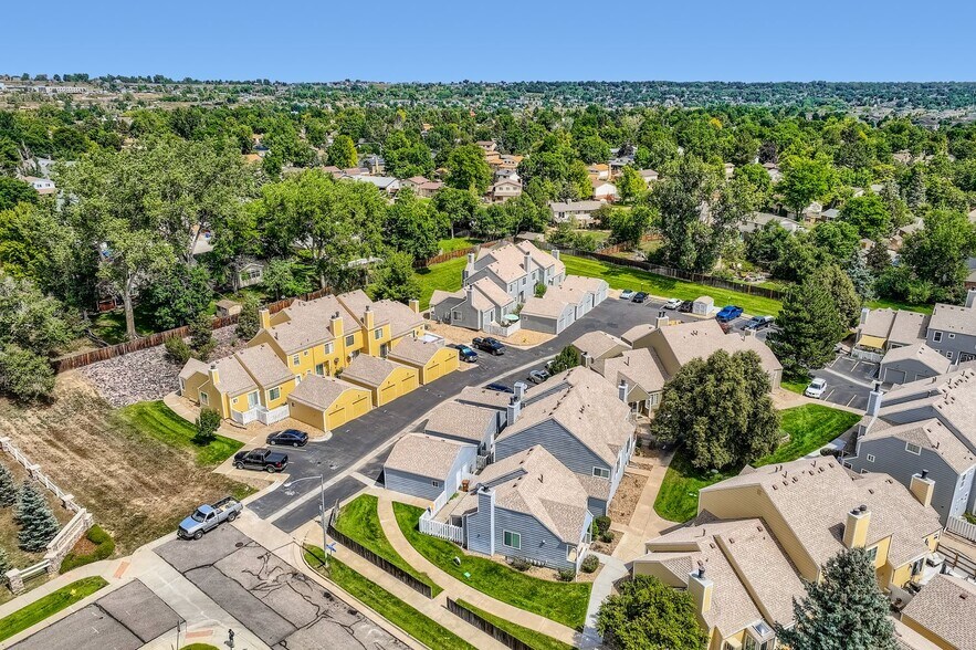 18-UNIT TOWNHOME PORTFOLIO portefeuille de 2 biens à vendre sur LoopNet.fr - Photo de l’immeuble – Image 2 sur 22