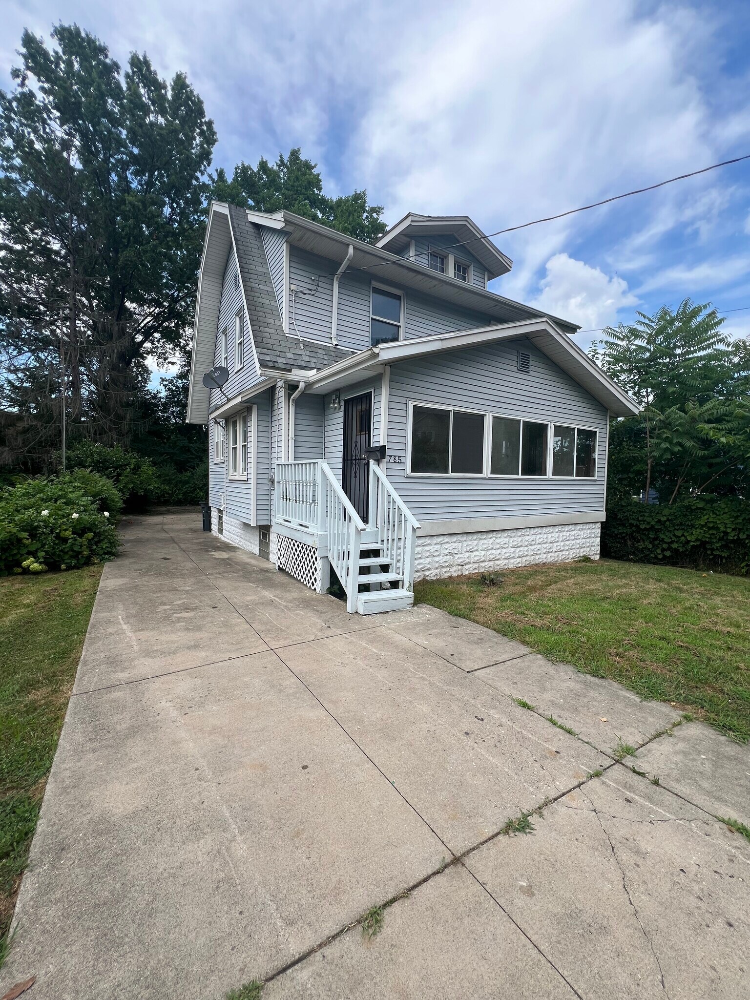 785 Bellevue Ave, Akron, OH à vendre Photo principale– Image 1 sur 2