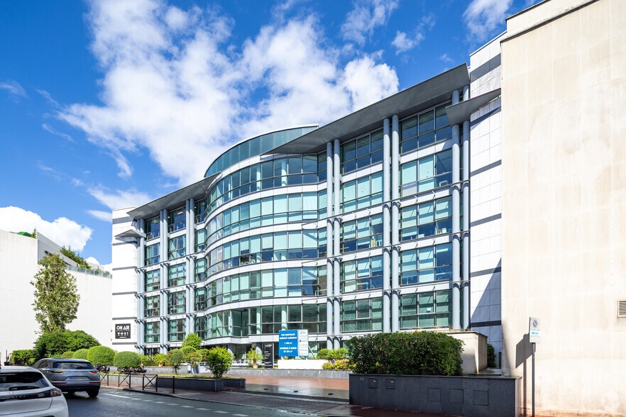 134/142 Rue Danton, Levallois-Perret à louer - Photo de l’immeuble – Image 2 sur 3