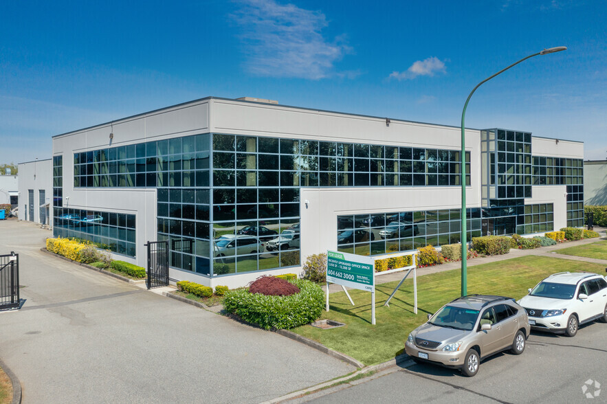 7432-7440 Fraser Park Dr, Burnaby, BC à louer - Photo de l’immeuble – Image 3 sur 6