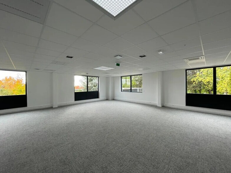 14 Rue Linus Carl Pauling, Mont-Saint-Aignan à louer - Photo de l’immeuble – Image 3 sur 10