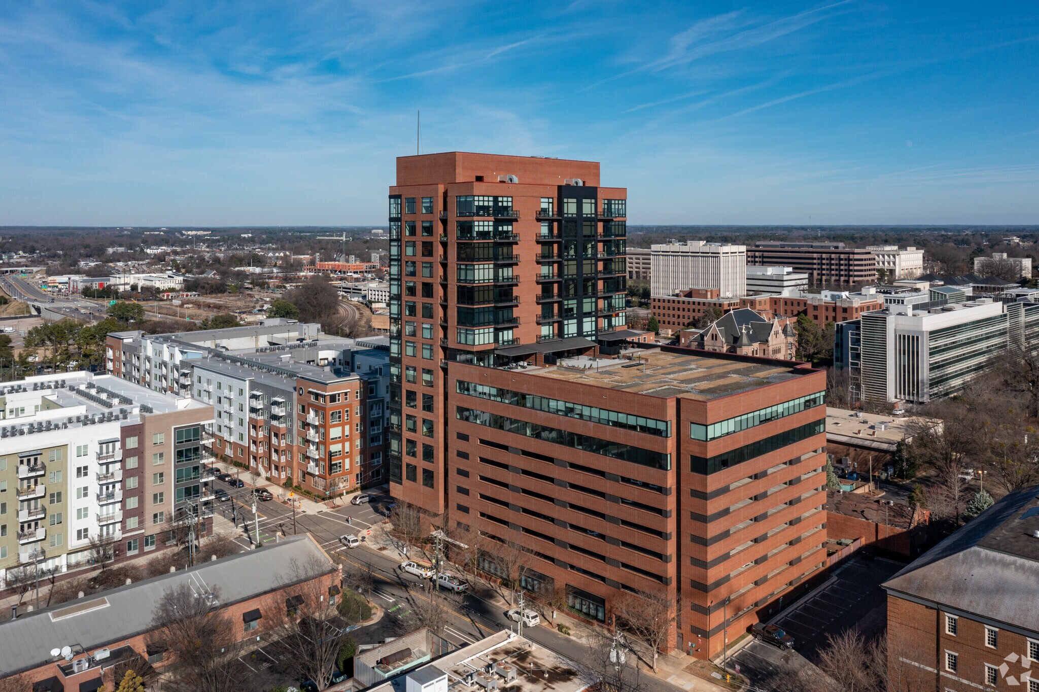 323 W Jones St, Raleigh, NC à louer Photo principale– Image 1 sur 7