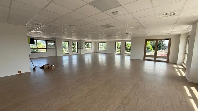 Plus de détails pour Local commercial à vendre