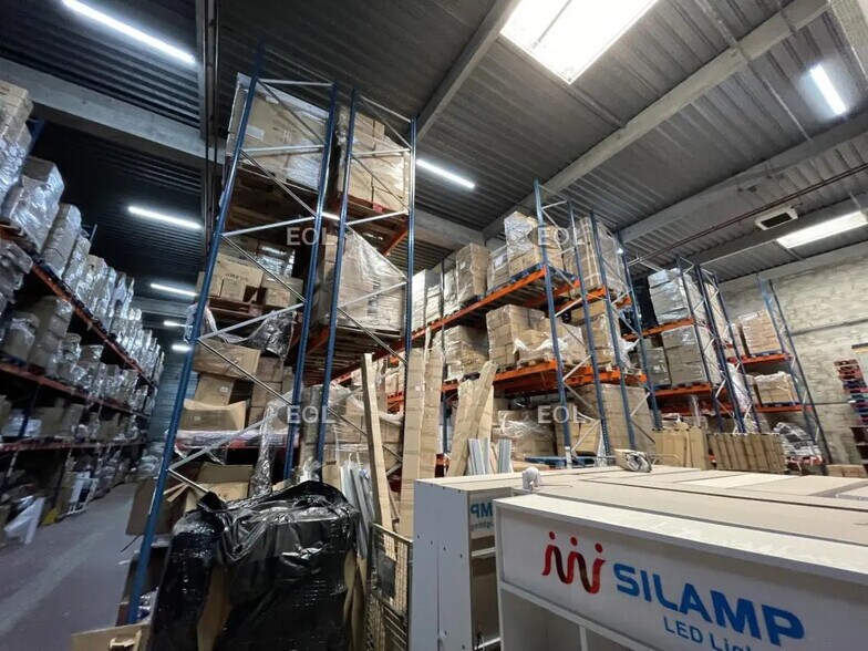 Local d’activités dans Gennevilliers à louer - Photo de l’immeuble – Image 3 sur 12