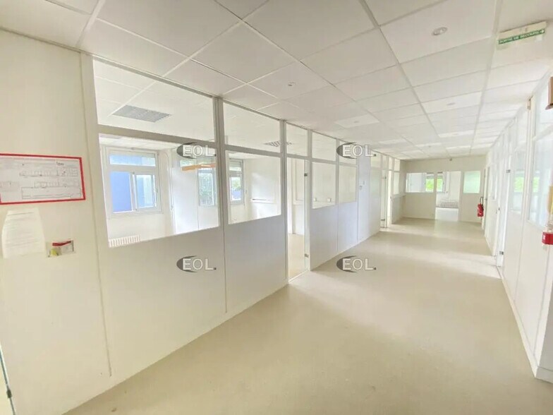 Bureau dans Les Clayes-sous-Bois à louer - Photo intérieure – Image 3 sur 7