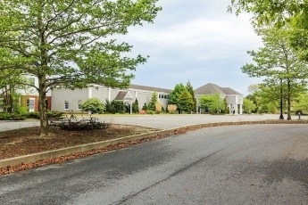 100 Independence Dr, Hyannis, MA à louer - Photo de l’immeuble – Image 3 sur 24
