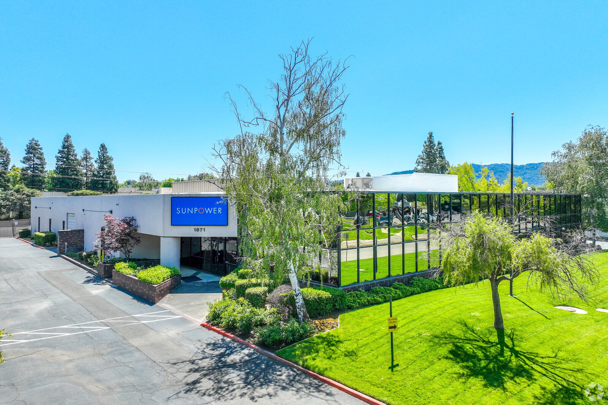 1071 Serpentine Ln, Pleasanton, CA à vendre Photo de l’immeuble– Image 1 sur 8