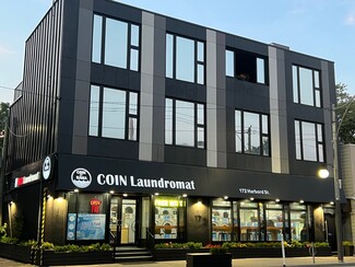 Plus de détails pour 172 Harbord St, Toronto, ON - Local commercial à vendre