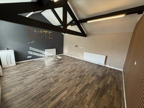 327 Swinton Hall Rd, Manchester à louer Photo intérieure– Image 1 sur 7