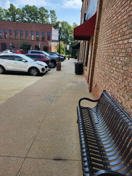 650 Henderson Dr, Cartersville, GA à louer - Photo de l’immeuble – Image 2 sur 12