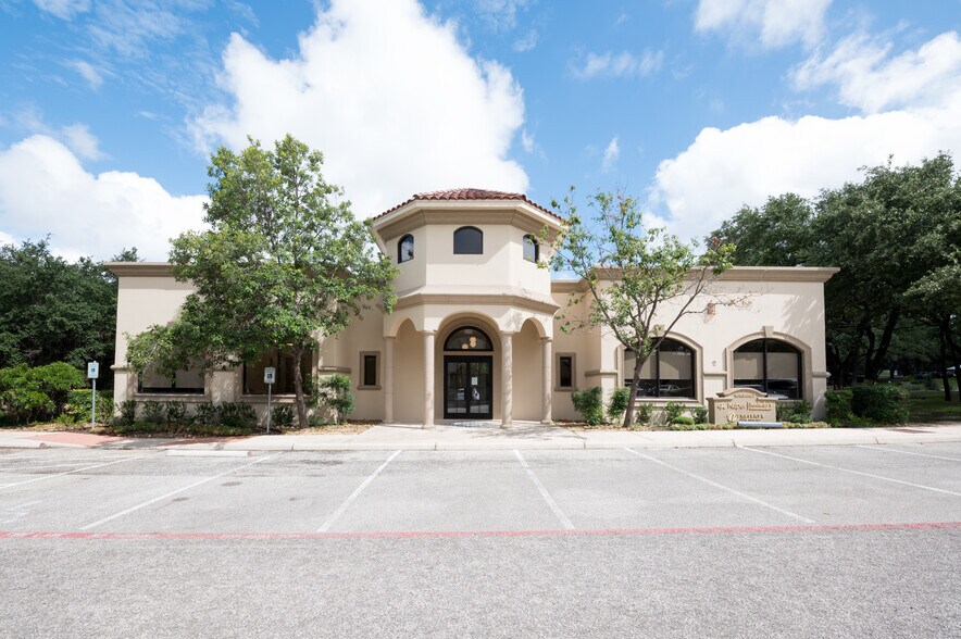 4 Dominion Dr, San Antonio, TX à louer - Photo de l’immeuble – Image 1 sur 2