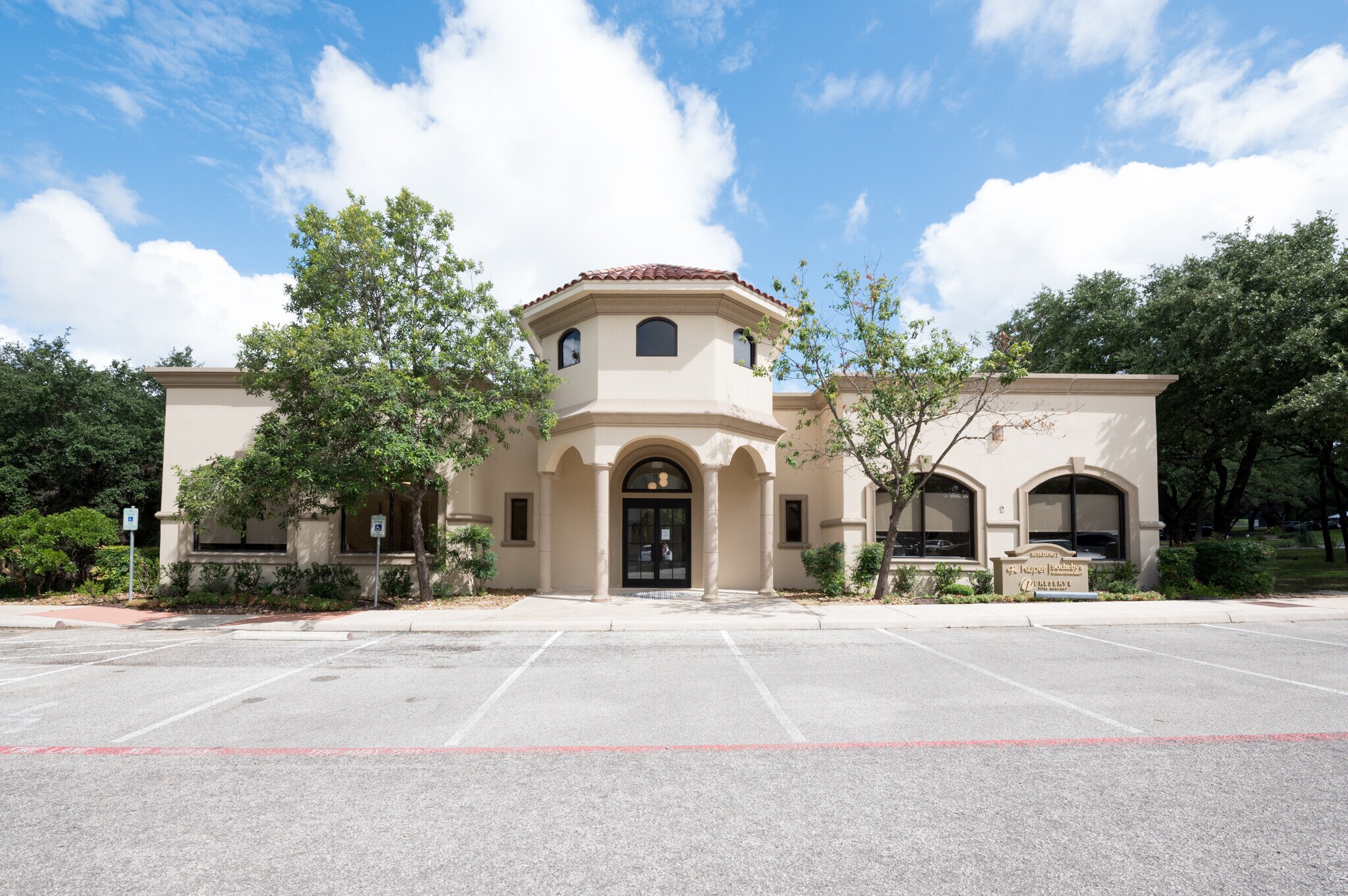 4 Dominion Dr, San Antonio, TX à louer Photo de l’immeuble– Image 1 sur 3