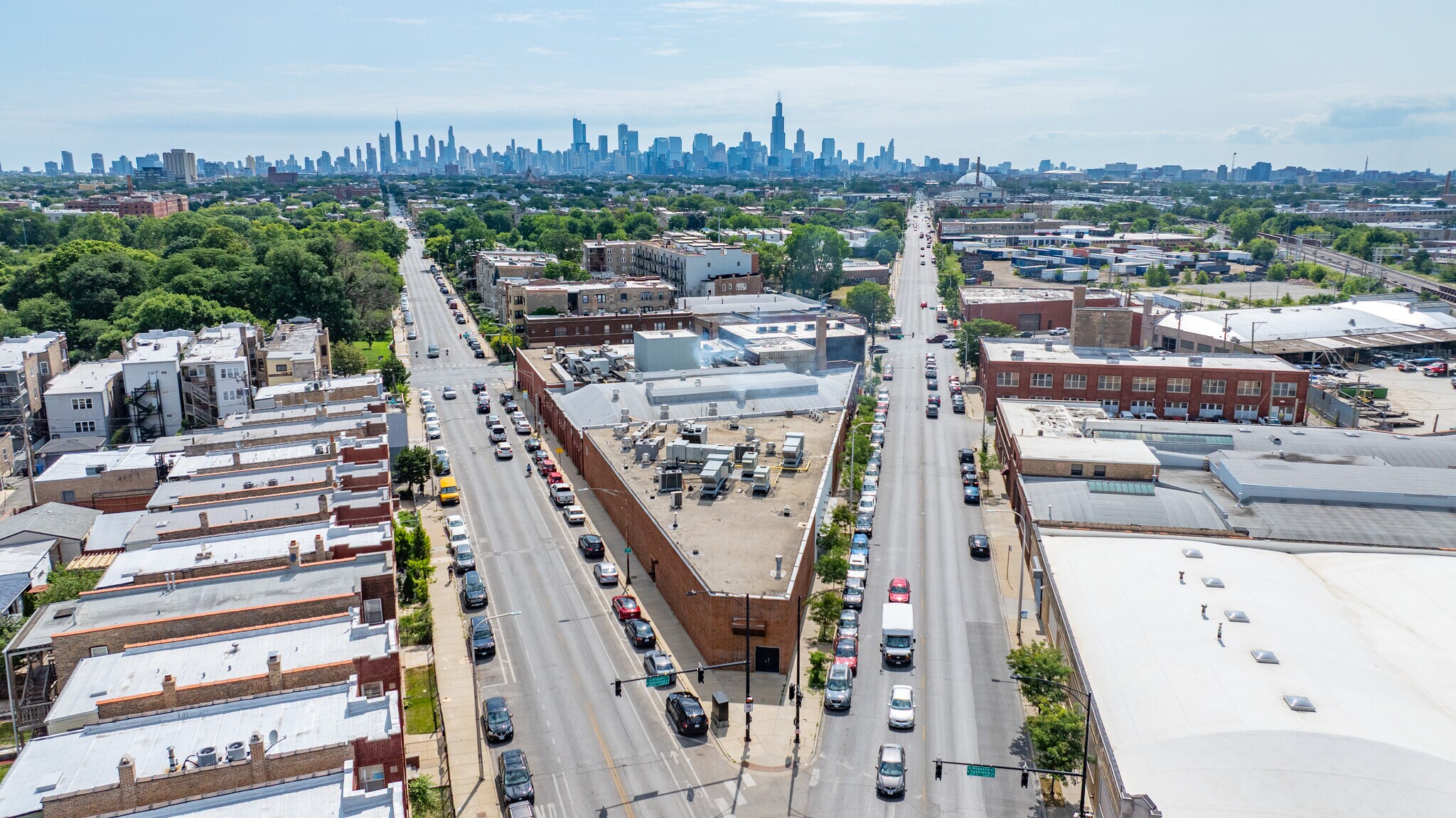 3220 W Grand Ave, Chicago, IL à vendre Photo de l’immeuble– Image 1 sur 17