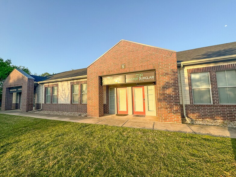 1311 Chisholm Trl, Round Rock, TX à vendre - Photo de l’immeuble – Image 2 sur 11