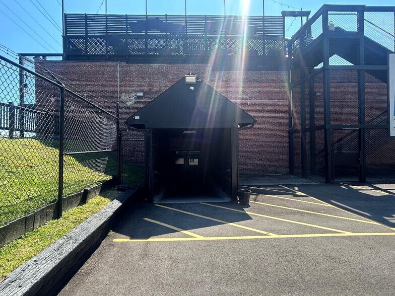 950 S White River Parkway West Dr, Indianapolis, IN à louer - Photo de l’immeuble – Image 2 sur 5