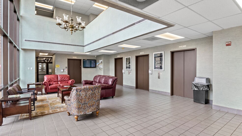600 E Taylor St, Sherman, TX à louer - Hall d’entrée – Image 2 sur 12