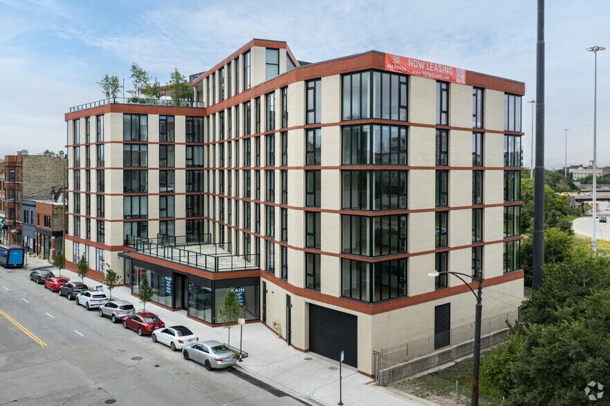 1100 W Grand Ave, Chicago, IL à louer - Photo de l’immeuble – Image 3 sur 7