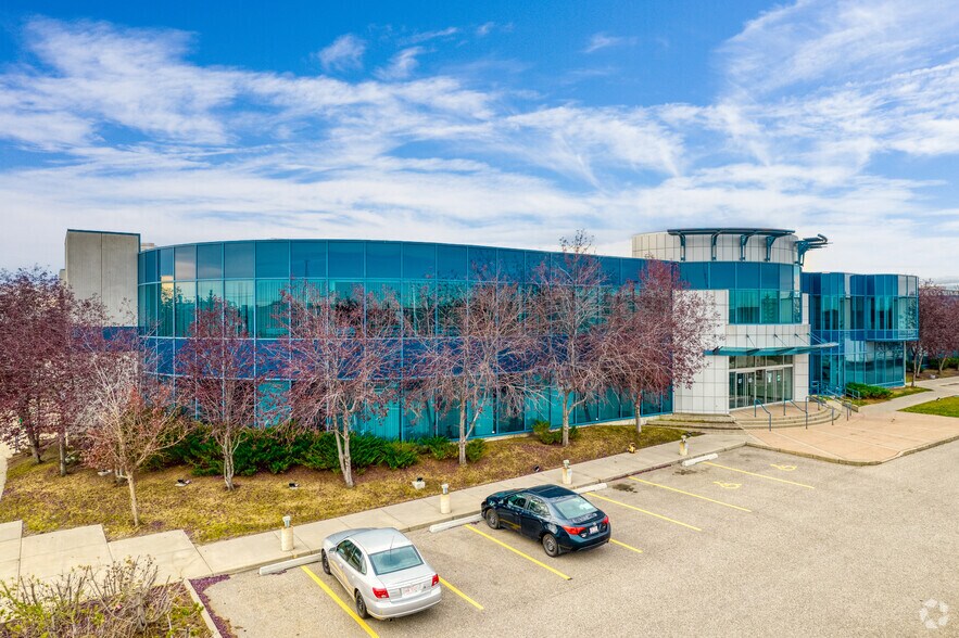 5811-6011 46th St SE, Calgary, AB à louer - Photo de l’immeuble – Image 1 sur 4