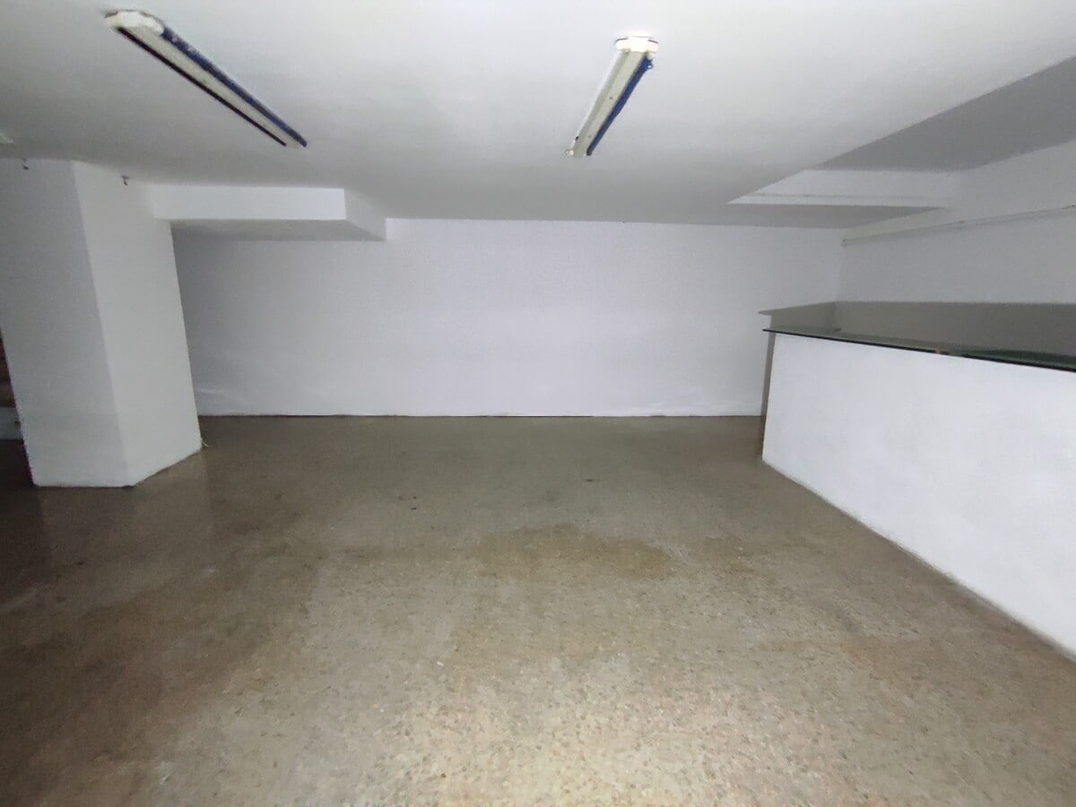 L'Hospitalet de Llobregat, BAR 08901 - Lot 01 - - Photo intérieure - Image 1 of 9