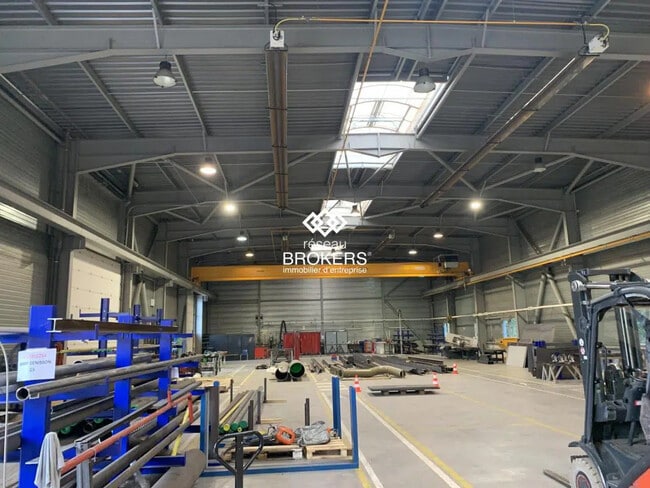 Plus de détails pour Local d'activités à louer