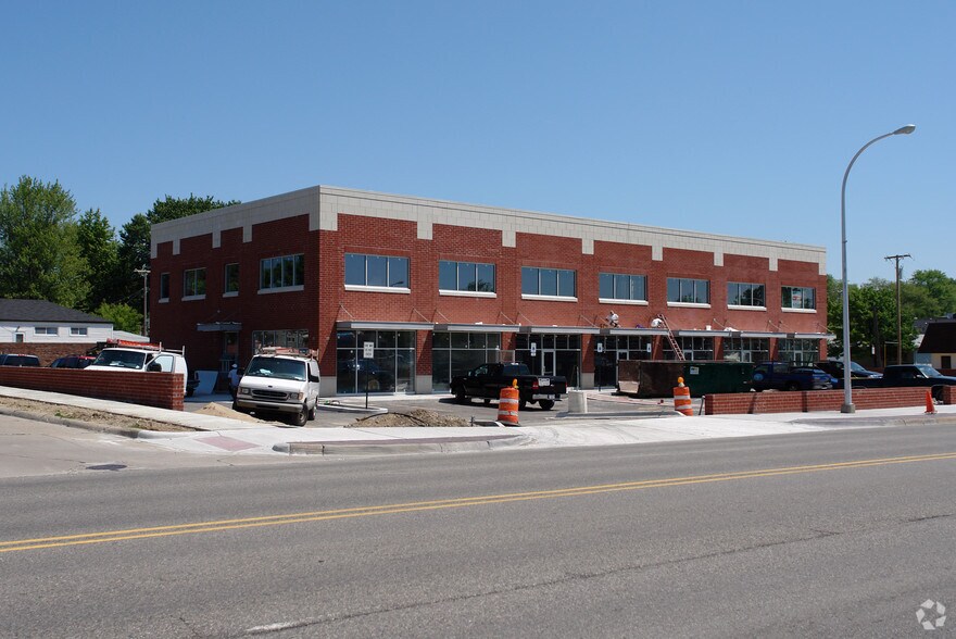 3586-3656 12 Mile Rd, Berkley, MI à louer - Photo de l’immeuble – Image 3 sur 8