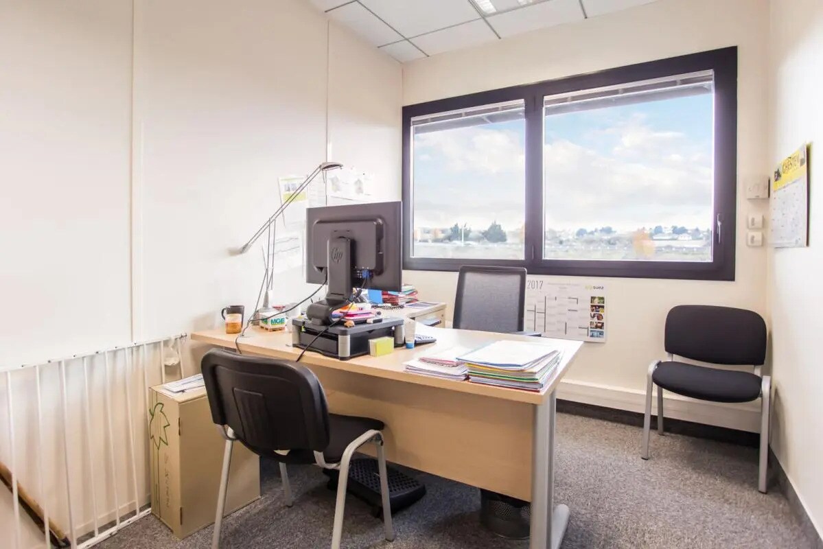 6-8 Allée Du Piémont, Saint-Priest à louer Photo de l’immeuble– Image 1 sur 13