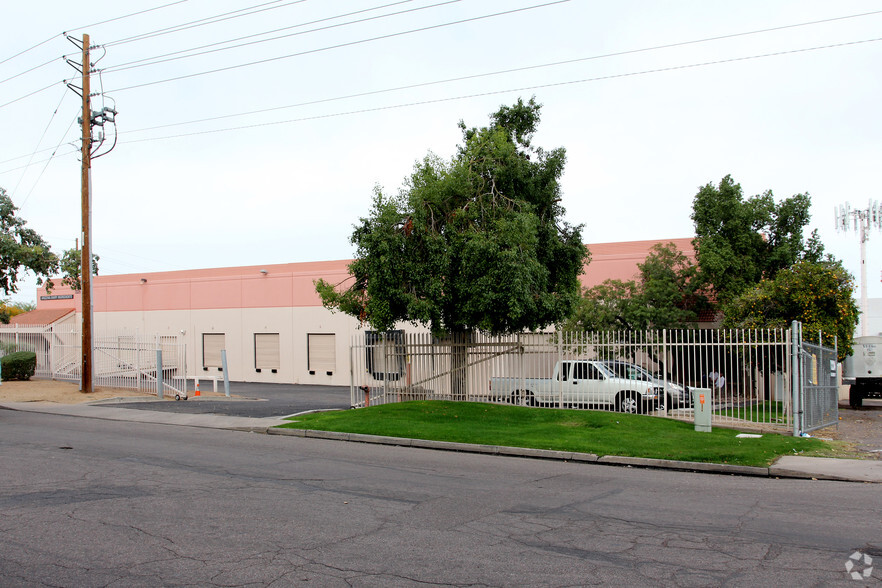1326 W Fairmont Dr, Tempe, AZ à louer - Photo de l’immeuble – Image 3 sur 3