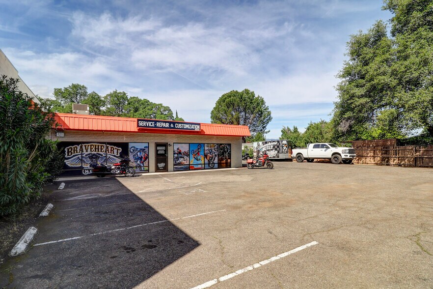 2418 Victor Ave, Redding, CA à vendre - Photo de l’immeuble – Image 2 sur 11