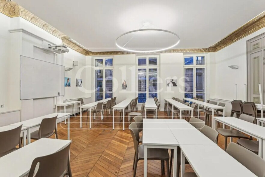 12 Rue Magellan, Paris à louer - Photo de l’immeuble – Image 2 sur 15