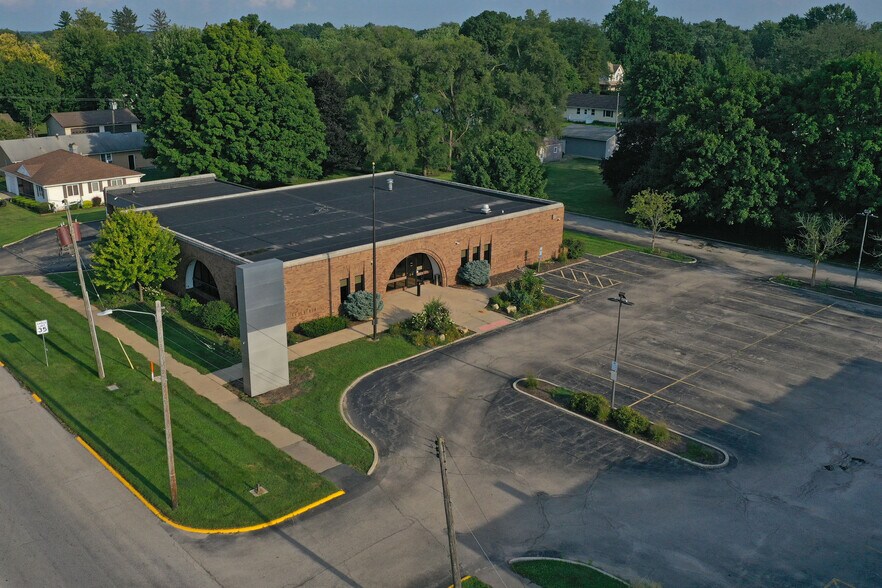 324 E Main St, Knoxville, IL à louer - Photo de l’immeuble – Image 2 sur 6